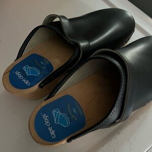 Cape Clogs Women's Black Leather Mules